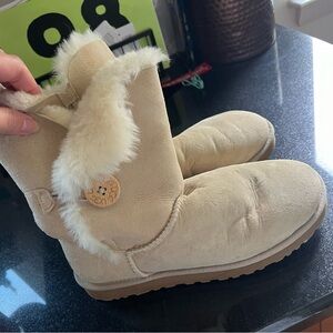 Bailey Button Camel Uggs